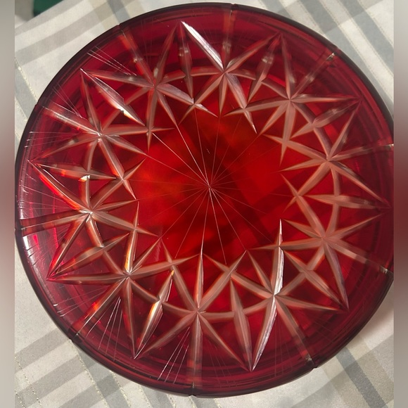 VINTAGE RUBY RED GLASS BOWL WITH CUT GLASS DESIGN - Picture 7 of 9